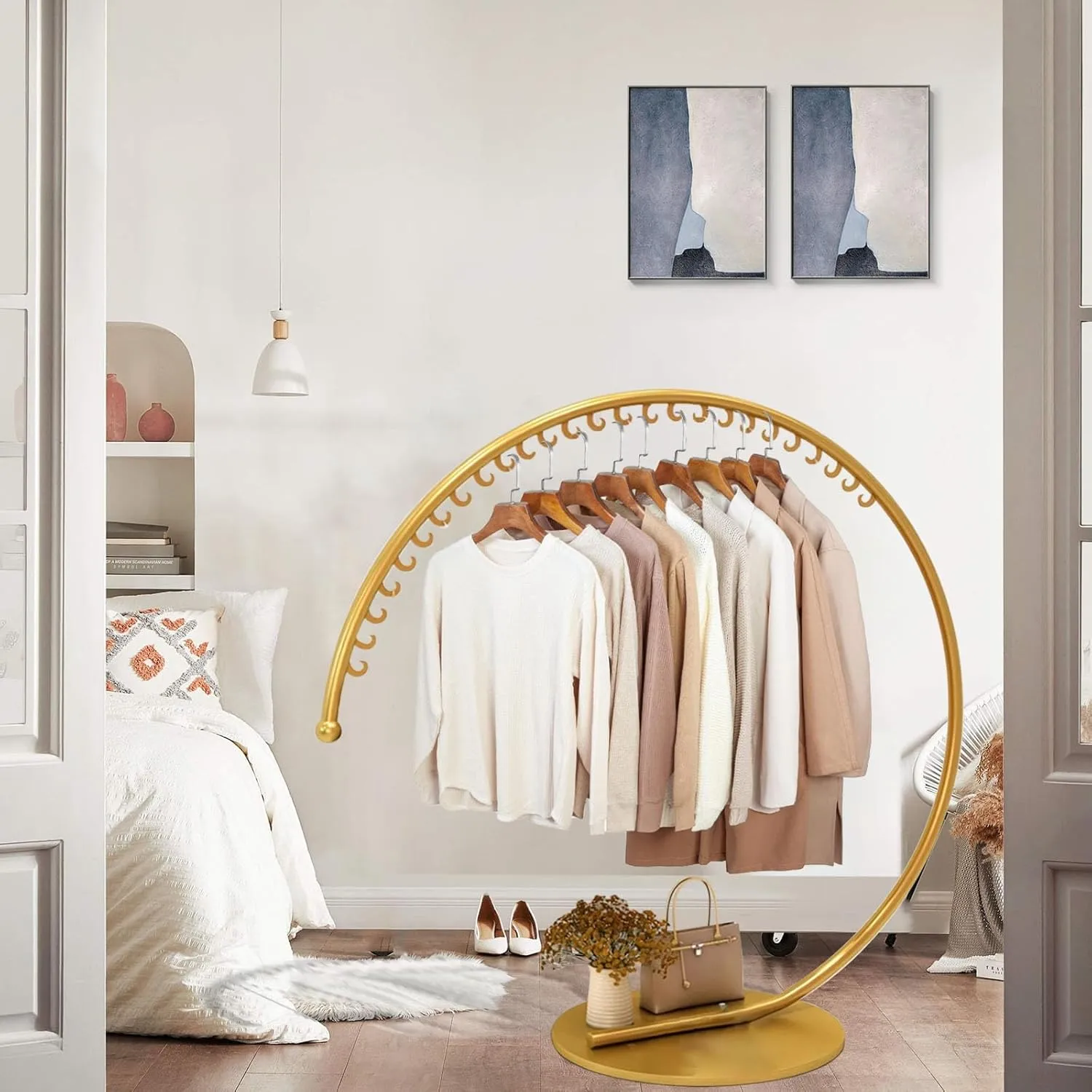 Round Garment Rack, Floor Standing Garment Rack Stand, Metal Clothing Rack with Stable Base, for Boutique Supplies Coat Rack, Retail Display Costume Coat, Bedroom, Laundry Room Decor (GOLD, Large)