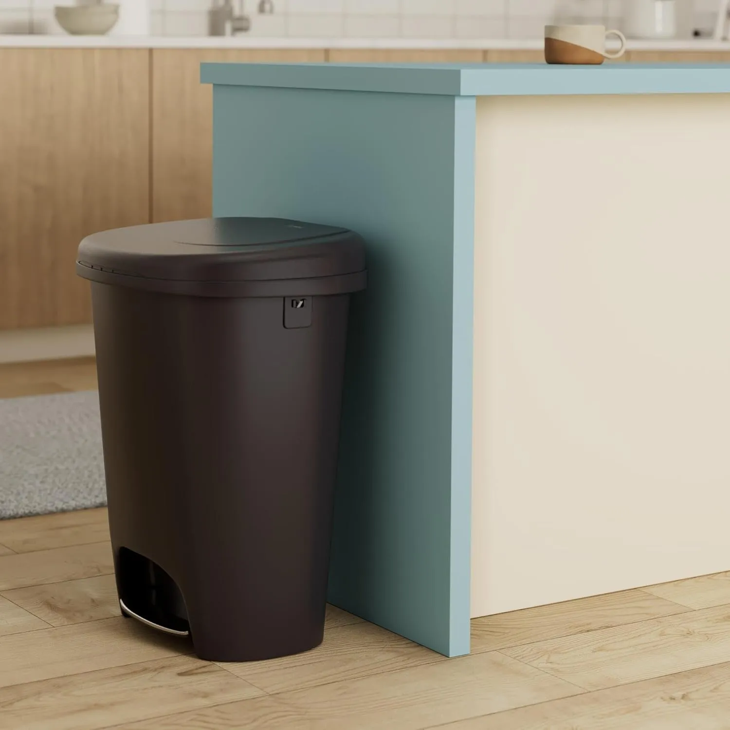 Rubbermaid Classic 13 Gallon Premium Step-On Trash Can with Lid and Stainless-Steel Pedal, Black Waste Bin for Kitchen/Home/Office/Garage